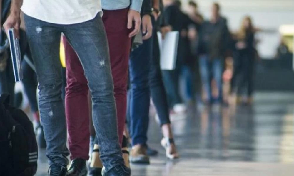 Μακροχρόνια άνεργοι: Ανοίγει σήμερα η πλατφόρμα του ΟΑΕΔ για το επίδομα των 400 ευρώ